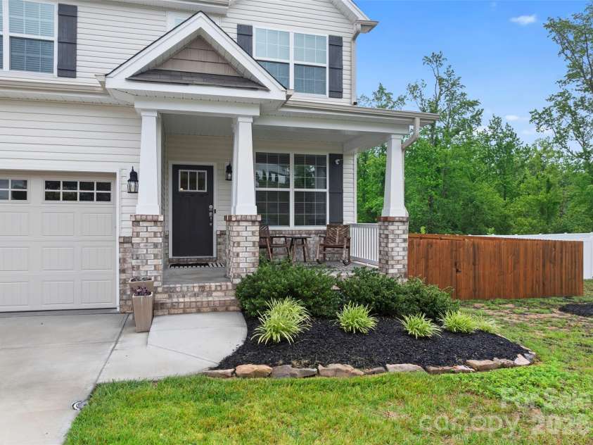 497 Mahogany Drive, Thomasville, NC 27360.  MLS# CAR4388414, YatesRealty ID 27152. 
