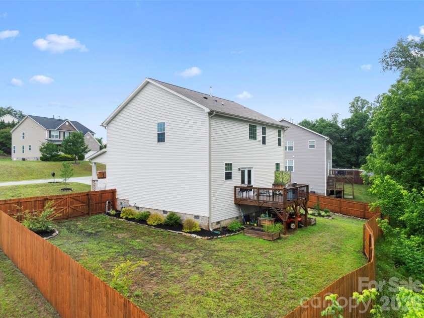 497 Mahogany Drive, Thomasville, NC 27360.  MLS# CAR4388414, YatesRealty ID 27152. 