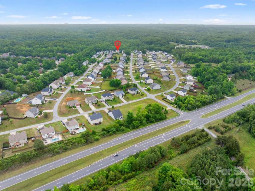 497 Mahogany Drive, Thomasville, NC 27360.  MLS# CAR4388414, YatesRealty ID 27152. 
