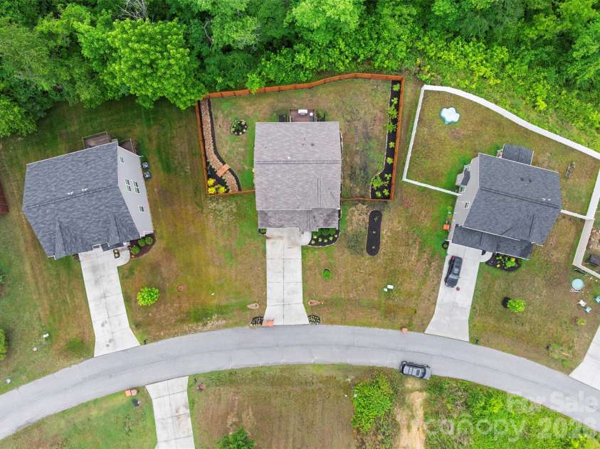497 Mahogany Drive, Thomasville, NC 27360.  MLS# CAR4388414, YatesRealty ID 27152. 