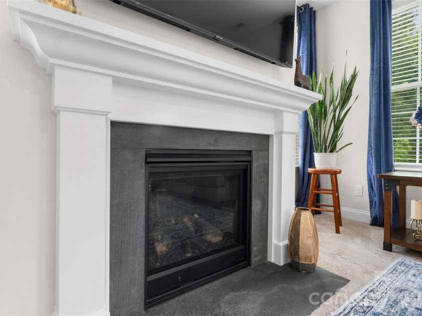 497 Mahogany Drive, Thomasville, NC 27360.  MLS# CAR4388414, YatesRealty ID 27152. Fireplace
