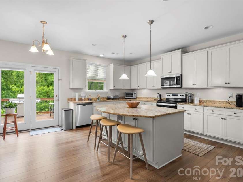 497 Mahogany Drive, Thomasville, NC 27360.  MLS# CAR4388414, YatesRealty ID 27152. Kitchen