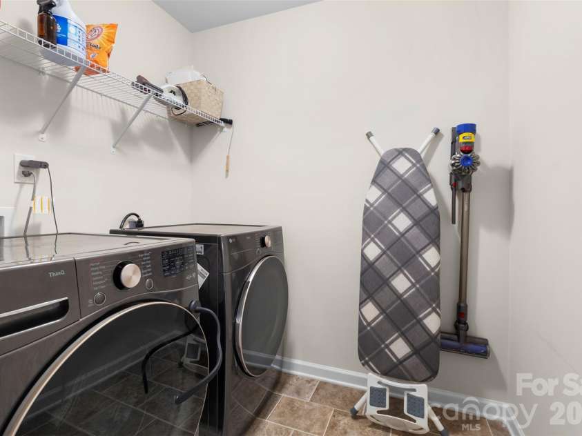 497 Mahogany Drive, Thomasville, NC 27360.  MLS# CAR4388414, YatesRealty ID 27152. Laundry Room