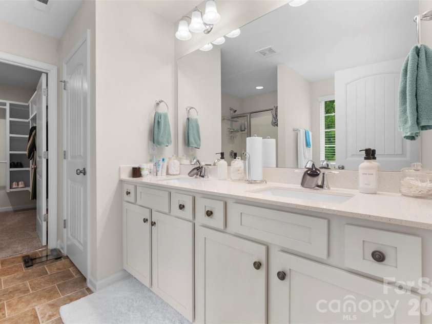 497 Mahogany Drive, Thomasville, NC 27360.  MLS# CAR4388414, YatesRealty ID 27152. Primary Bath and Walk in closet