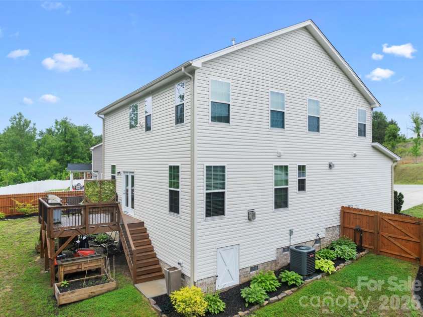 497 Mahogany Drive, Thomasville, NC 27360.  MLS# CAR4388414, YatesRealty ID 27152. Side and Rear View