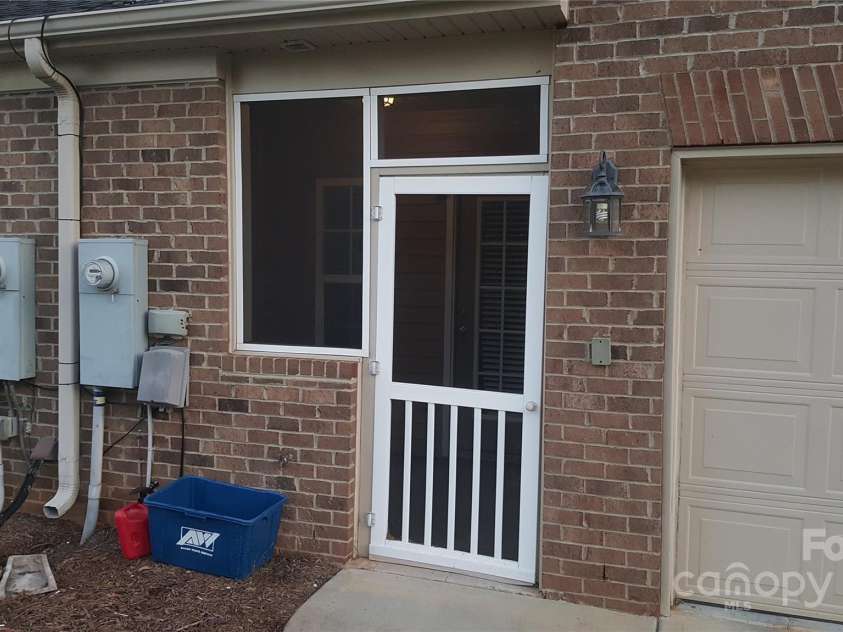 5687 Stafford Road, Charlotte, NC 28215.  MLS# CAR4283159, YatesRealty ID 27152. 