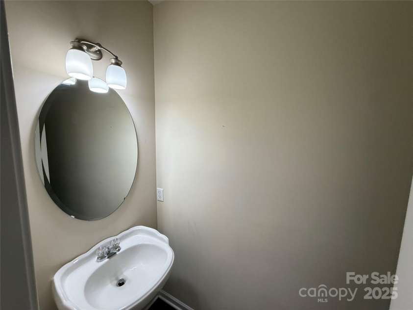 5687 Stafford Road, Charlotte, NC 28215.  MLS# CAR4283159, YatesRealty ID 27152. 