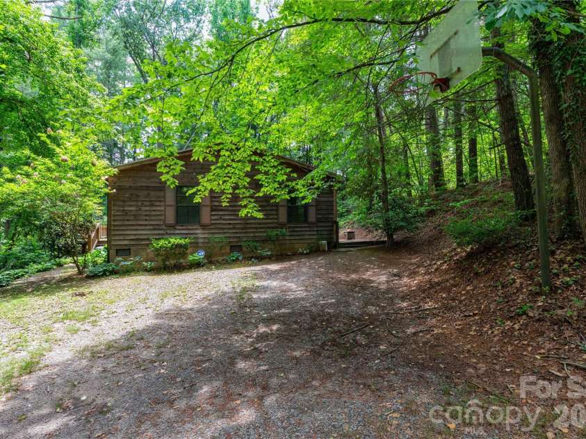 1010 Sharon Ridge Road, Fairview, NC 28730.  MLS# CAR4379788, YatesRealty ID 27153. Driveway