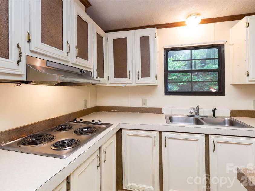 1010 Sharon Ridge Road, Fairview, NC 28730.  MLS# CAR4379788, YatesRealty ID 27153. Kitchen