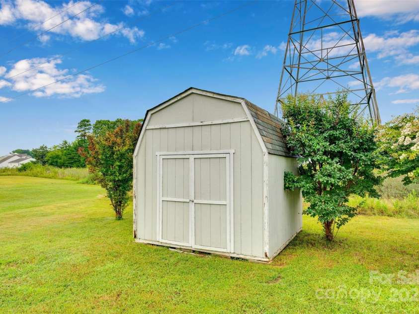 11235 Breezehill Lane, Charlotte, NC 28262.  MLS# CAR4279387, YatesRealty ID 27153. 