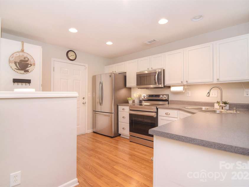 2620 Brackley Place, Concord, NC 28027.  MLS# CAR4279905, YatesRealty ID 27154. Kitchen