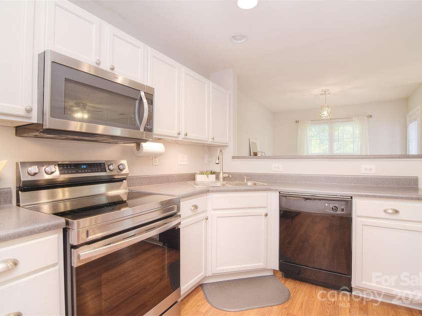 2620 Brackley Place, Concord, NC 28027.  MLS# CAR4279905, YatesRealty ID 27154. Kitchen