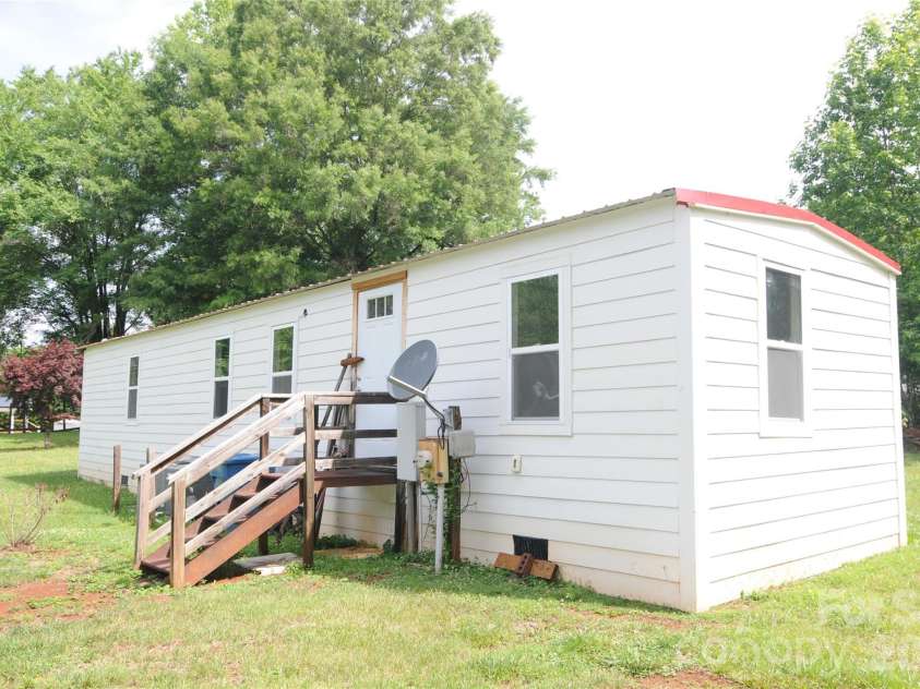 4227 KENT Street, Maiden, NC 28650.  MLS# CAR4385905, YatesRealty ID 27154. 
