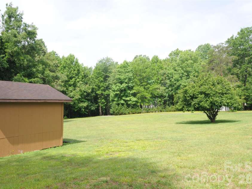 4227 KENT Street, Maiden, NC 28650.  MLS# CAR4385905, YatesRealty ID 27154. 