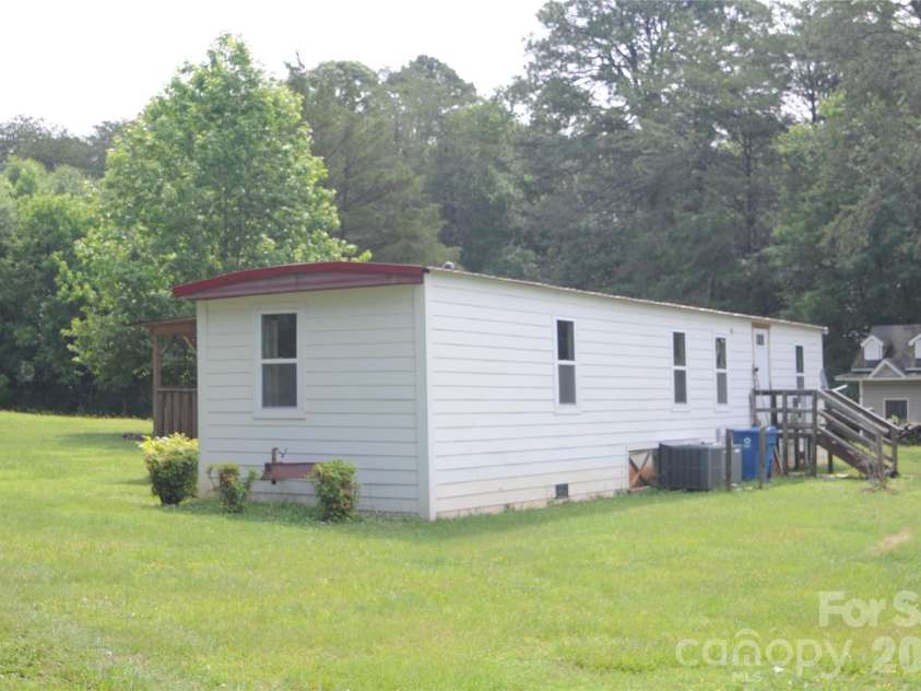 4227 KENT Street, Maiden, NC 28650.  MLS# CAR4385905, YatesRealty ID 27154. 