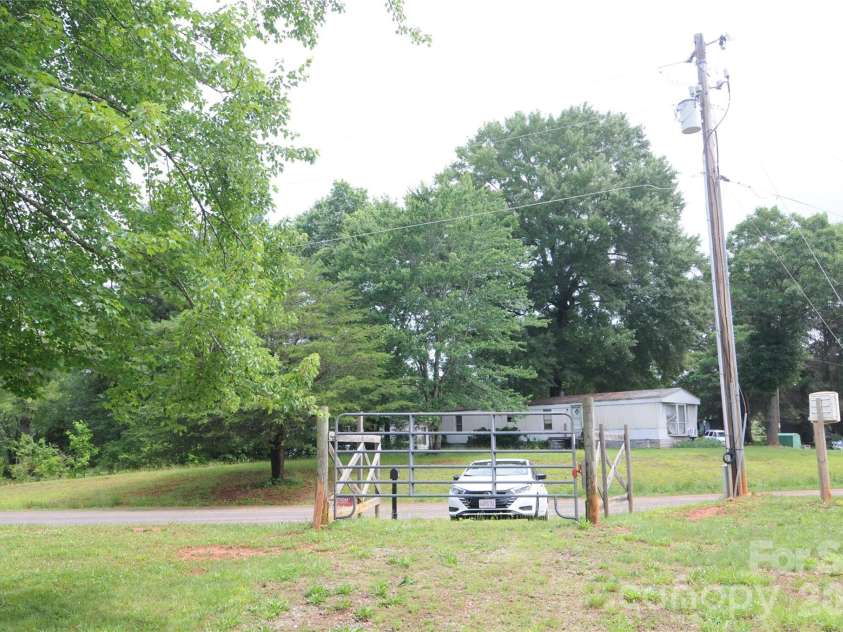 4227 KENT Street, Maiden, NC 28650.  MLS# CAR4385905, YatesRealty ID 27154. 