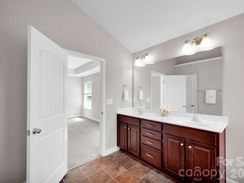 5072 Gladiola Way, Tega Cay, SC 29708.  MLS# CAR4370676, YatesRealty ID 27155. 