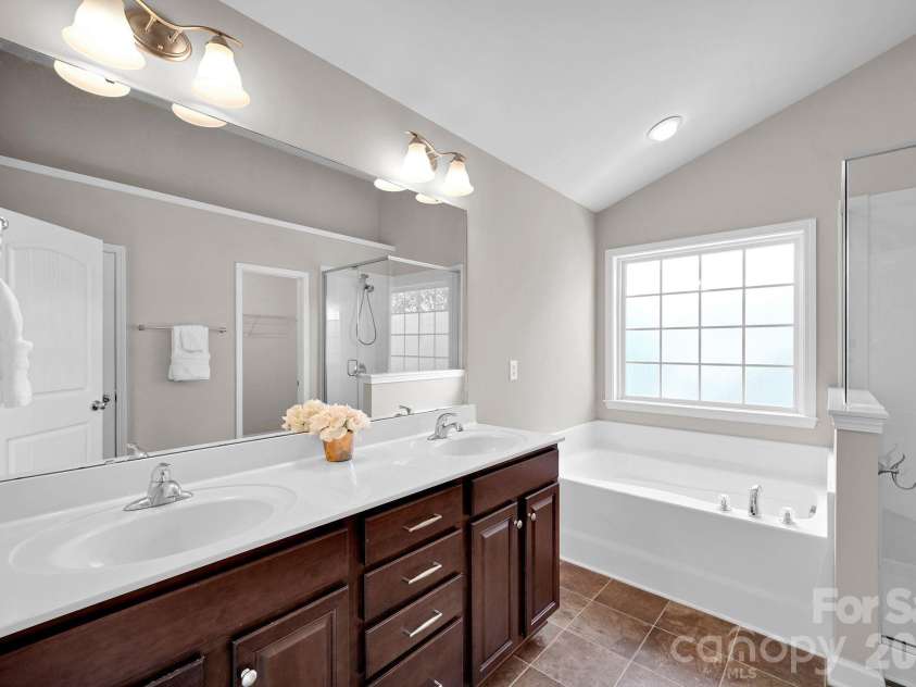 5072 Gladiola Way, Tega Cay, SC 29708.  MLS# CAR4370676, YatesRealty ID 27155. Primary Bath