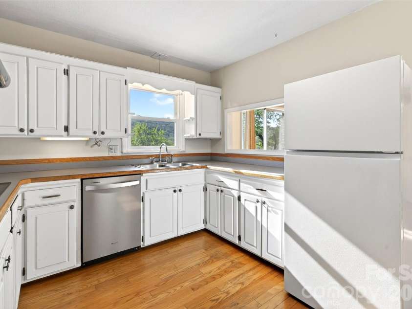 82 Landis Road, Marion, NC 28752.  MLS# CAR4366770, YatesRealty ID 27156. 