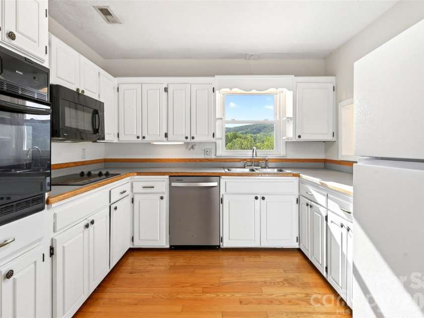 82 Landis Road, Marion, NC 28752.  MLS# CAR4366770, YatesRealty ID 27156. 