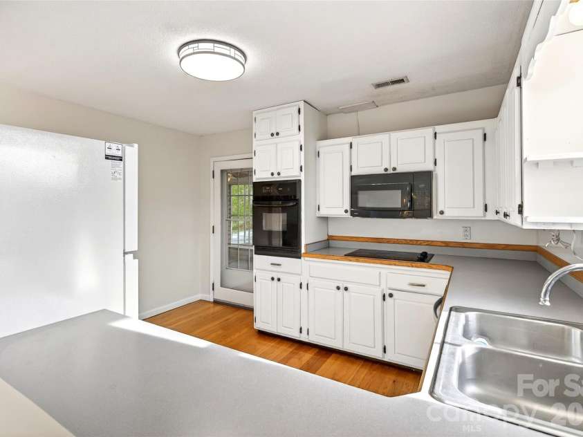 82 Landis Road, Marion, NC 28752.  MLS# CAR4366770, YatesRealty ID 27156. 
