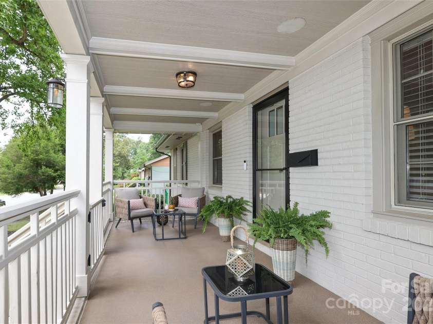 4023 Abbeydale Drive, Charlotte, NC 28205.  MLS# CAR4277087, YatesRealty ID 27157. 