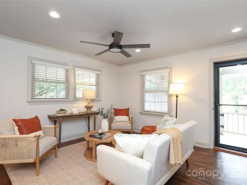 4023 Abbeydale Drive, Charlotte, NC 28205.  MLS# CAR4277087, YatesRealty ID 27157. 