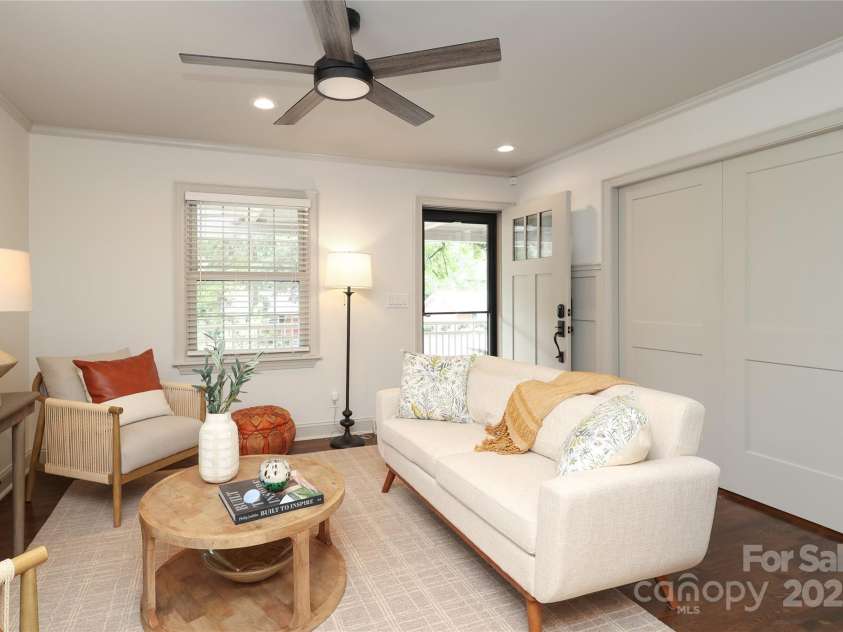 4023 Abbeydale Drive, Charlotte, NC 28205.  MLS# CAR4277087, YatesRealty ID 27157. 