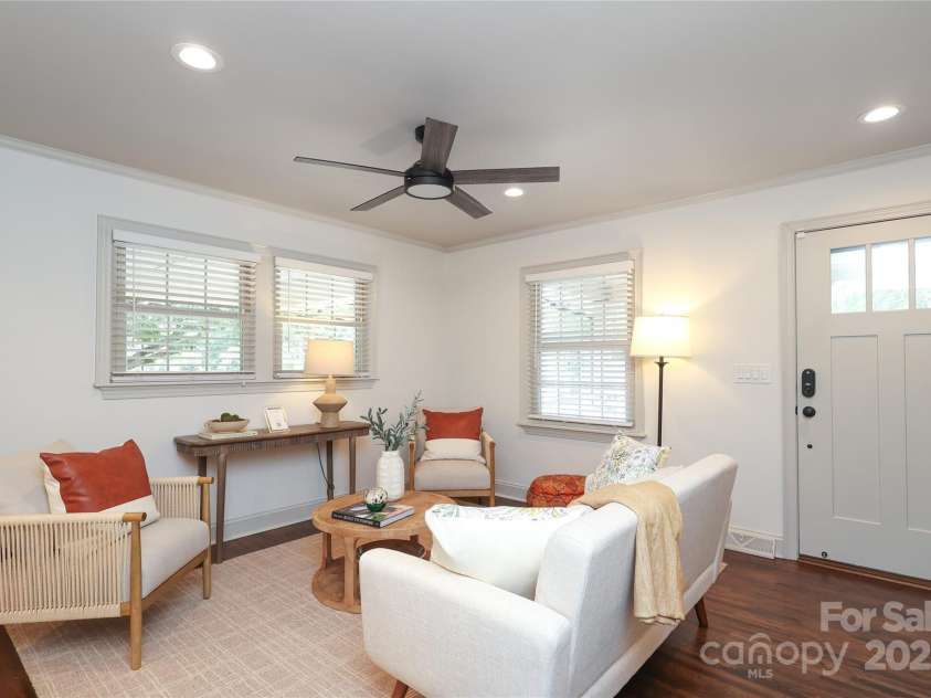 4023 Abbeydale Drive, Charlotte, NC 28205.  MLS# CAR4277087, YatesRealty ID 27157. 