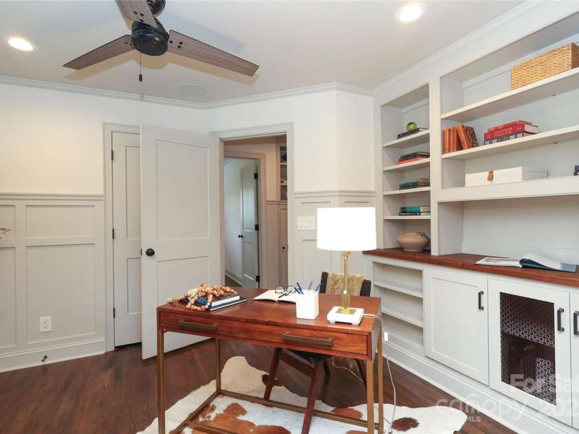 4023 Abbeydale Drive, Charlotte, NC 28205.  MLS# CAR4277087, YatesRealty ID 27157. 