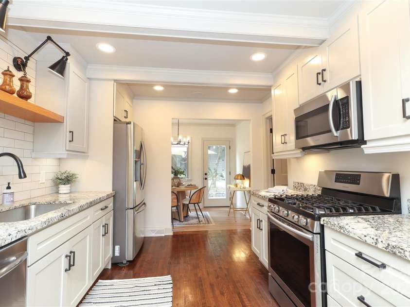 4023 Abbeydale Drive, Charlotte, NC 28205.  MLS# CAR4277087, YatesRealty ID 27157. 