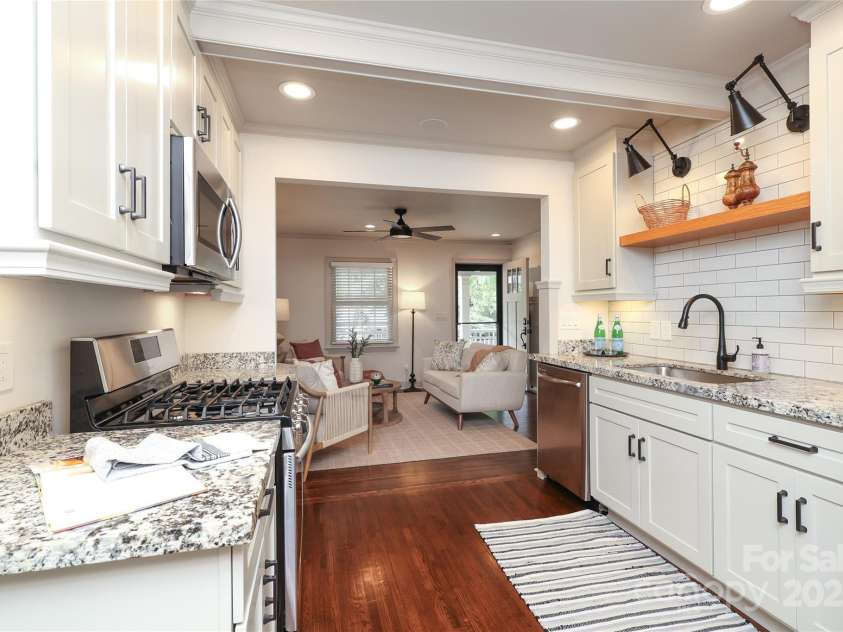 4023 Abbeydale Drive, Charlotte, NC 28205.  MLS# CAR4277087, YatesRealty ID 27157. 