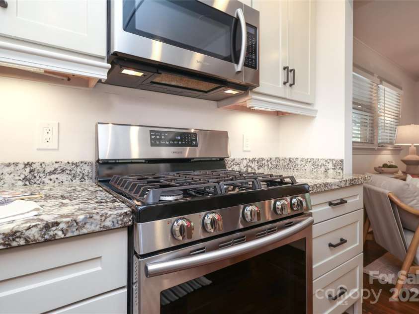 4023 Abbeydale Drive, Charlotte, NC 28205.  MLS# CAR4277087, YatesRealty ID 27157. 