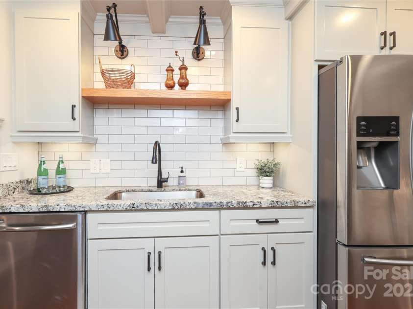 4023 Abbeydale Drive, Charlotte, NC 28205.  MLS# CAR4277087, YatesRealty ID 27157. 