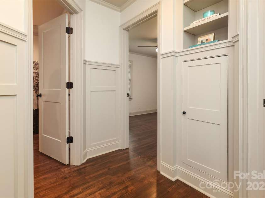 4023 Abbeydale Drive, Charlotte, NC 28205.  MLS# CAR4277087, YatesRealty ID 27157. 