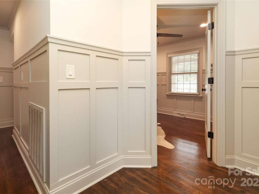 4023 Abbeydale Drive, Charlotte, NC 28205.  MLS# CAR4277087, YatesRealty ID 27157. 