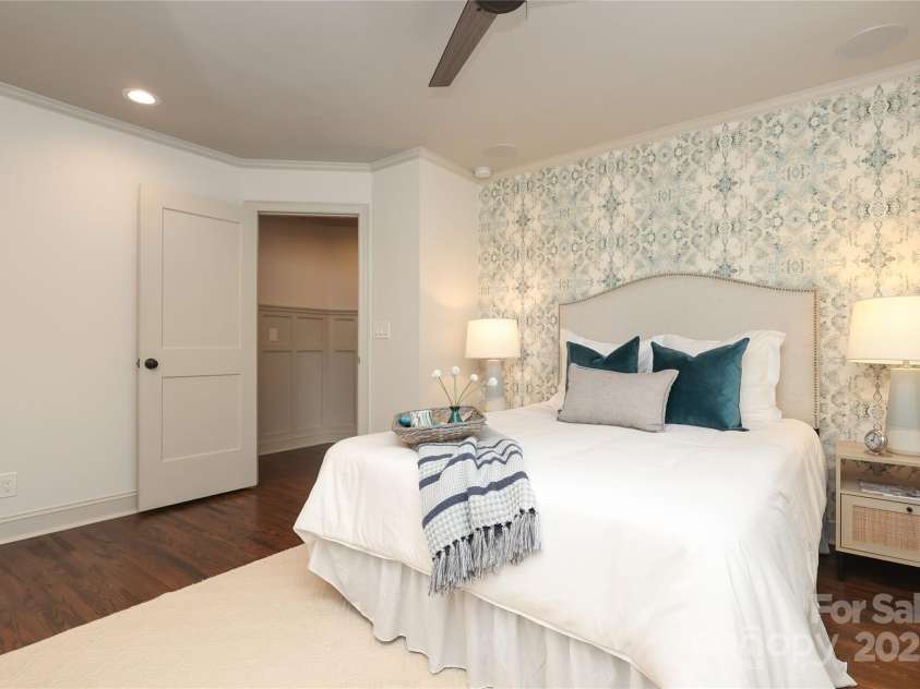 4023 Abbeydale Drive, Charlotte, NC 28205.  MLS# CAR4277087, YatesRealty ID 27157. 