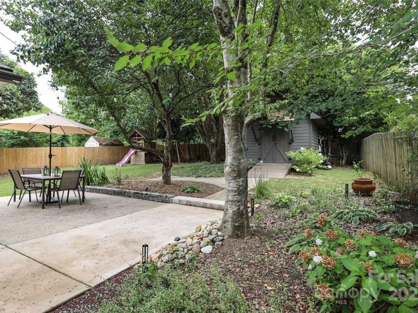 4023 Abbeydale Drive, Charlotte, NC 28205.  MLS# CAR4277087, YatesRealty ID 27157. 
