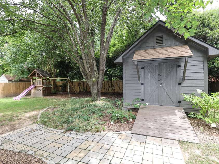 4023 Abbeydale Drive, Charlotte, NC 28205.  MLS# CAR4277087, YatesRealty ID 27157. 