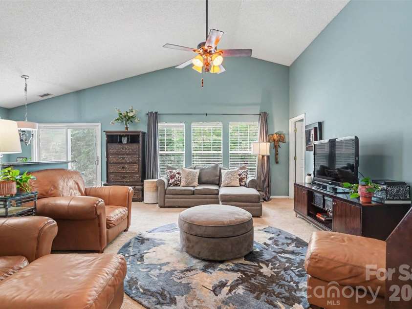 6909 Karnak Court, Charlotte, NC 28216.  MLS# CAR4380716, YatesRealty ID 27157. 