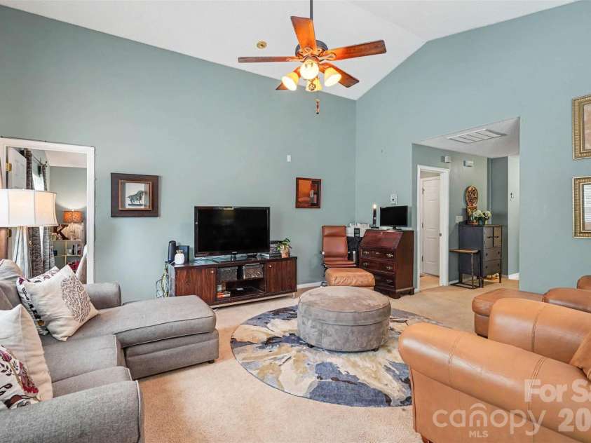 6909 Karnak Court, Charlotte, NC 28216.  MLS# CAR4380716, YatesRealty ID 27157. 