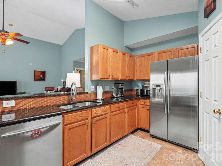 6909 Karnak Court, Charlotte, NC 28216.  MLS# CAR4380716, YatesRealty ID 27157. 
