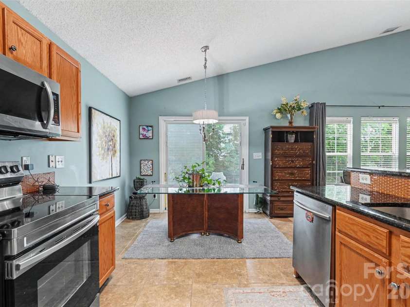6909 Karnak Court, Charlotte, NC 28216.  MLS# CAR4380716, YatesRealty ID 27157. 