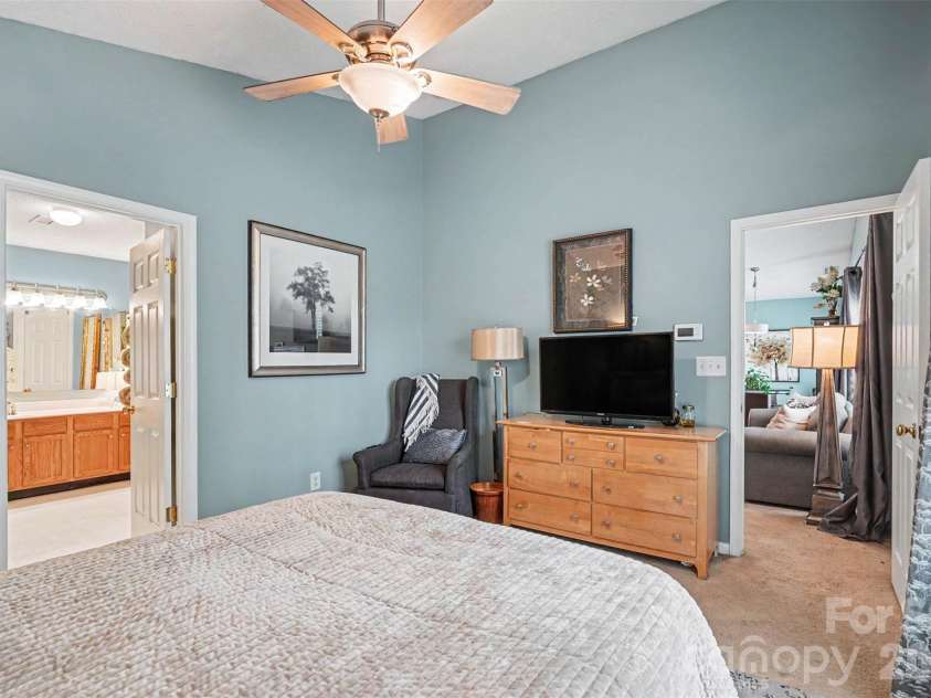6909 Karnak Court, Charlotte, NC 28216.  MLS# CAR4380716, YatesRealty ID 27157. 