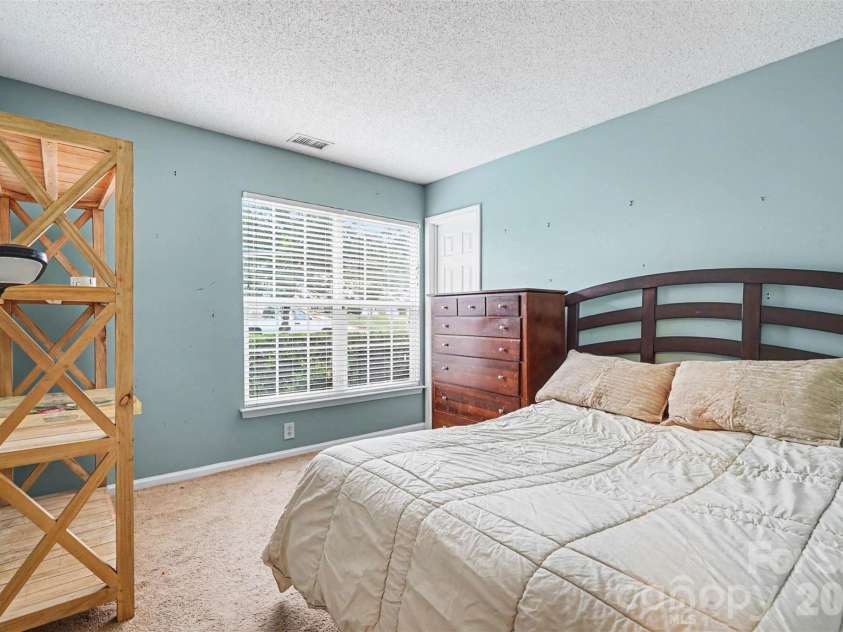 6909 Karnak Court, Charlotte, NC 28216.  MLS# CAR4380716, YatesRealty ID 27157. 