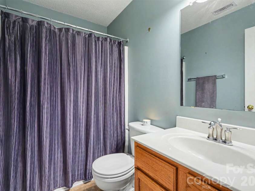 6909 Karnak Court, Charlotte, NC 28216.  MLS# CAR4380716, YatesRealty ID 27157. 