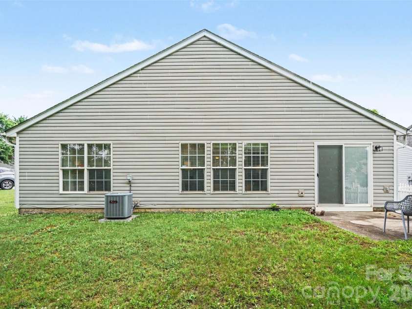 6909 Karnak Court, Charlotte, NC 28216.  MLS# CAR4380716, YatesRealty ID 27157. 