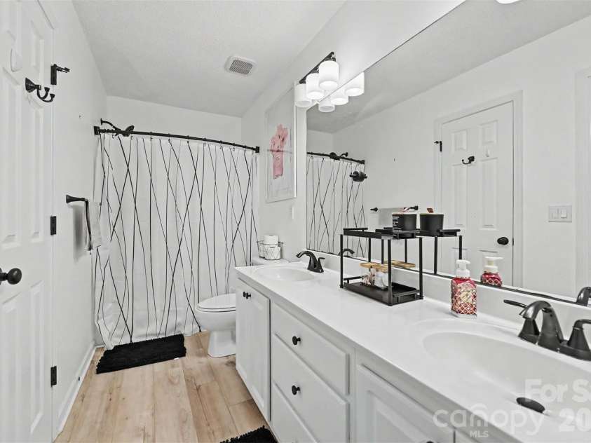12307 Bluestem Lane, Charlotte, NC 28277.  MLS# CAR4382892, YatesRealty ID 27159. Double Sinks!  Walk in Closet off the ath