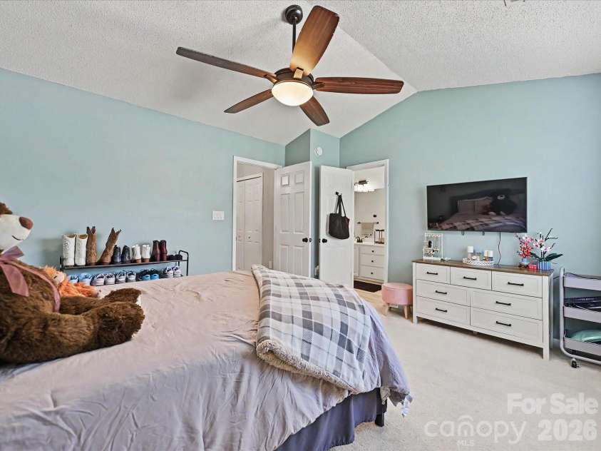 12307 Bluestem Lane, Charlotte, NC 28277.  MLS# CAR4382892, YatesRealty ID 27159. Lots of light