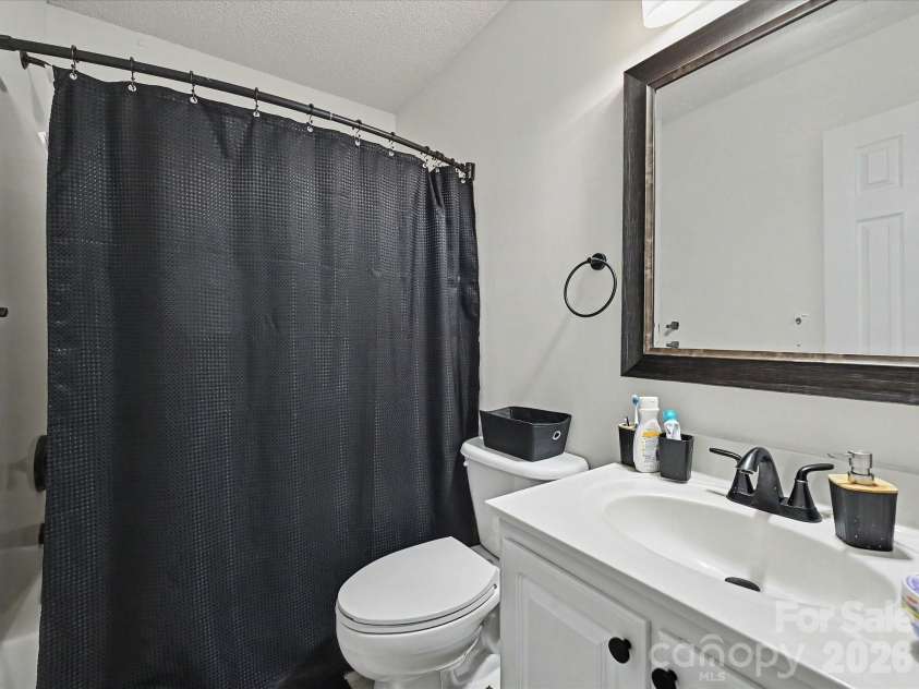 12307 Bluestem Lane, Charlotte, NC 28277.  MLS# CAR4382892, YatesRealty ID 27159. On Suite Bath